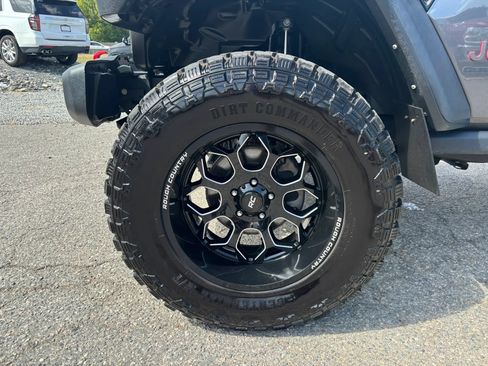 Used 2021 Jeep Gladiator Rubicon w/ Trailer Tow Package AWD/4WD image 10