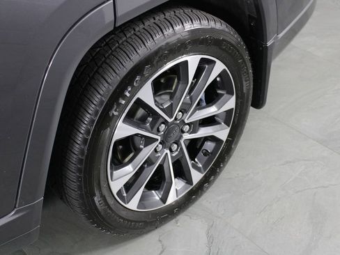 Used 2022 Jeep Grand Cherokee L Overland w/ MOPAR Finishing Package image 12