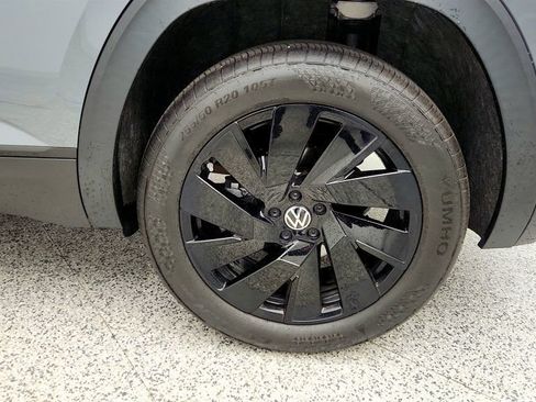 Used 2024 Volkswagen Atlas Cross Sport SE FWD image 9