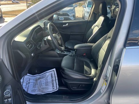 Used 2020 Ford Escape Titanium image 10