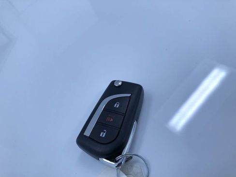 Certified 2025 Toyota RAV4 LE image 32