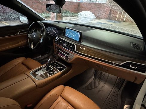 Used 2018 BMW 750i xDrive image 29