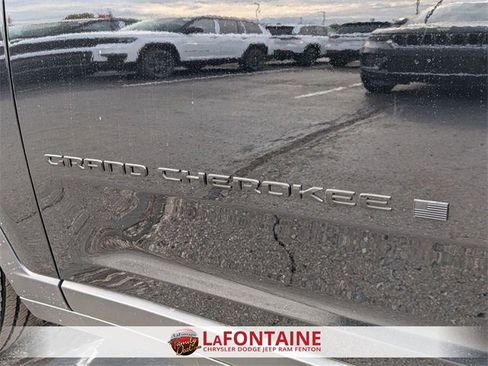 New 2025 Jeep Grand Cherokee Altitude image 11