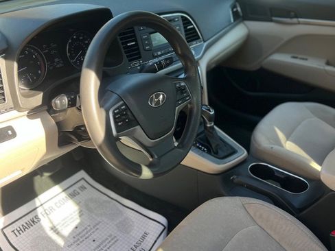 Used 2017 Hyundai Elantra SE image 5