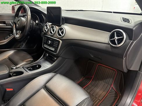 Used 2019 Mercedes-Benz CLA 250 4MATIC image 5