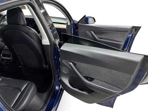 Certified 2021 Tesla Model Y Long Range AWD/4WD image 12