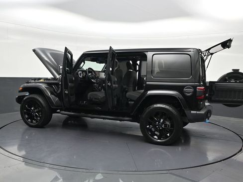 Used 2024 Jeep Wrangler Unlimited Sahara AWD/4WD image 38