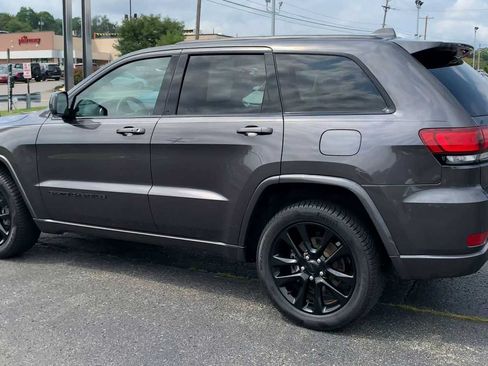Used 2019 Jeep Grand Cherokee Altitude AWD/4WD image 6