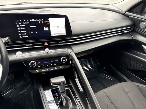 Used 2025 Hyundai Elantra SEL image 22