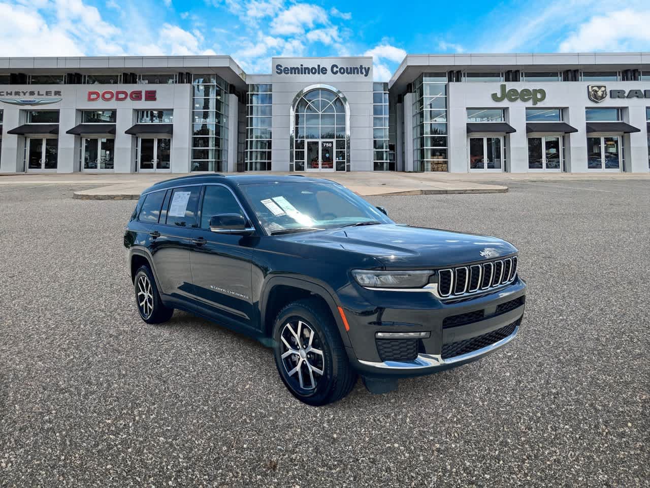 Certified 2024 Jeep Grand Cherokee L Limited w/ Trailer Tow Package AWD/4WD image 1