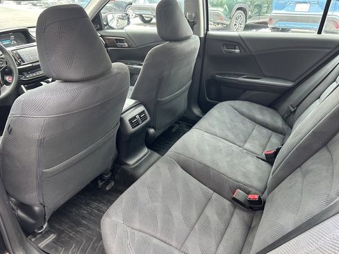 Used 2017 Honda Accord EX image 10