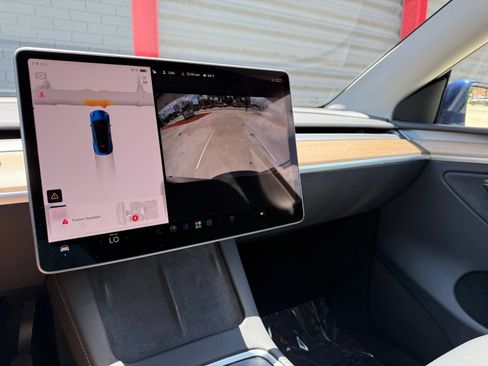 Used 2023 Tesla Model Y Long Range AWD/4WD image 23