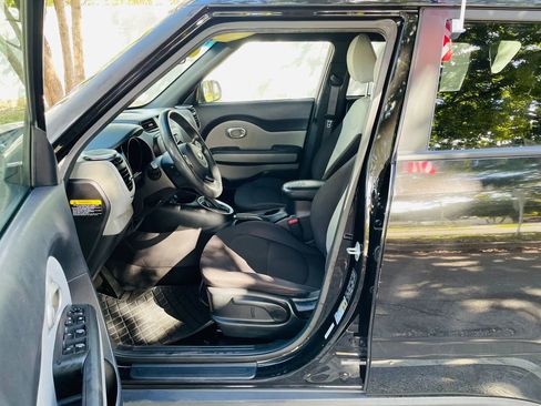 Used 2015 Kia Soul EV image 6