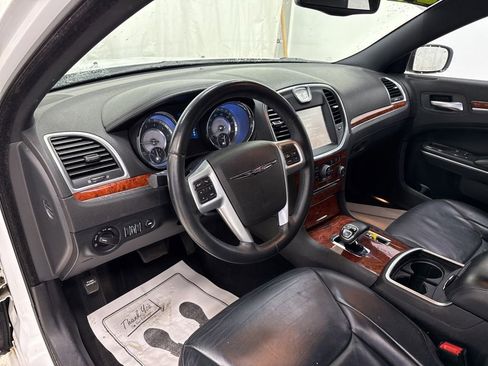 Used 2014 Chrysler 300 image 18