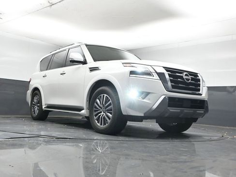 Used 2023 Nissan Armada SL w/ Captain's Chairs Package image 16