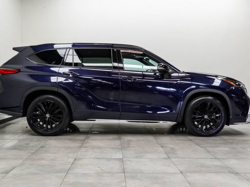 Used 2023 Toyota Highlander XSE FWD image 7