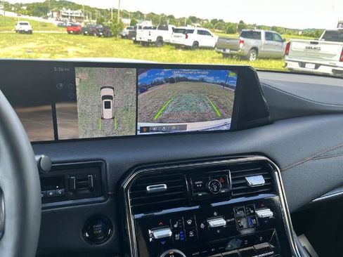 Certified 2025 Nissan Armada PRO-4X AWD/4WD image 23