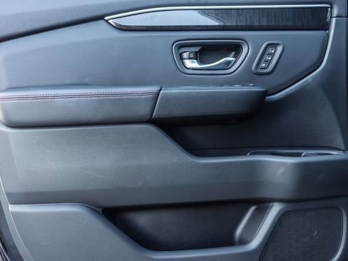 Used 2025 Honda Pilot Black Edition image 24