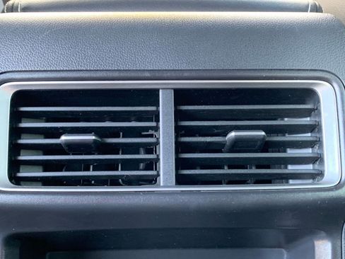 Used 2025 Volkswagen Atlas Cross Sport SE image 24