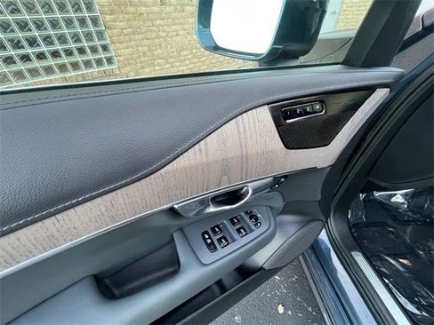 Used 2023 Volvo XC90 B6 Ultimate w/ Protection Package Premier image 11