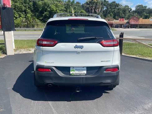 Used 2015 Jeep Cherokee Sport FWD image 6