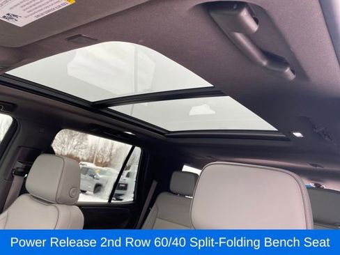 Used 2024 GMC Yukon SLT w/ SLT Luxury Package image 16