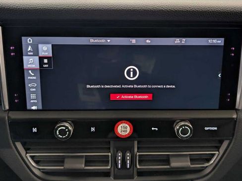 Used 2025 Porsche Macan AWD/4WD image 28