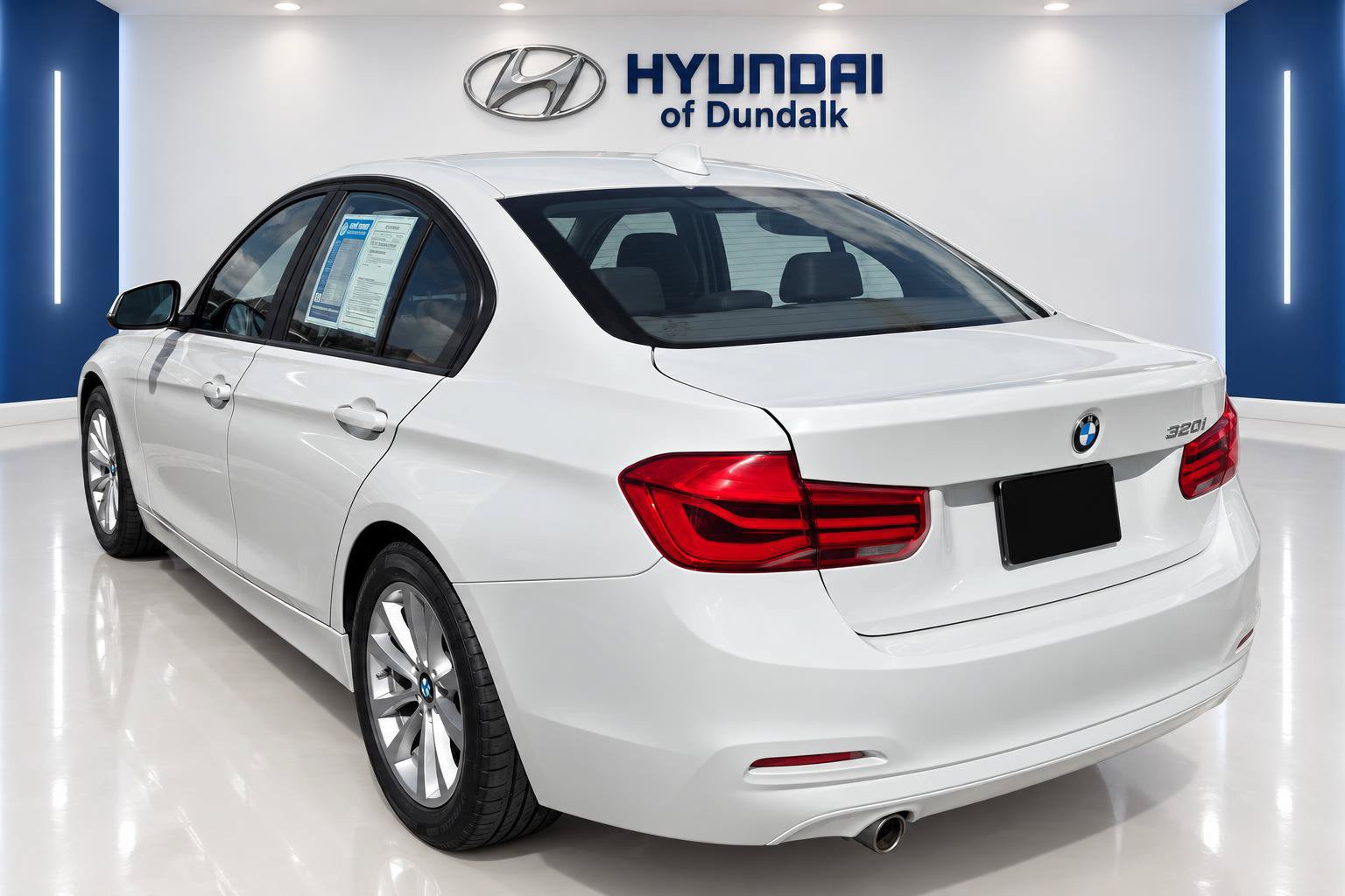 Used 2017 BMW 320i Sedan RWD image 2