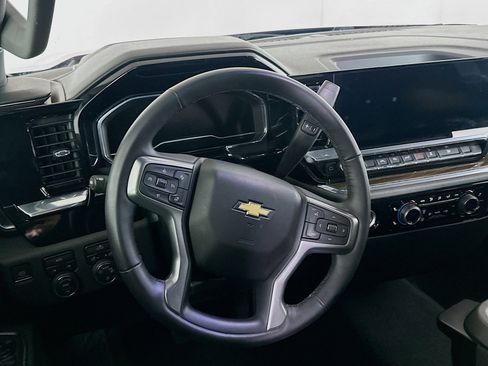 Used 2024 Chevrolet Silverado 1500 LT AWD/4WD image 18