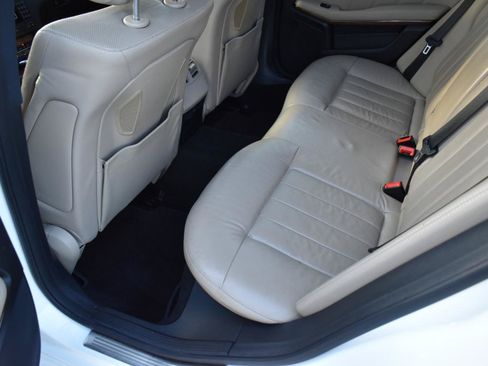 Used 2013 Mercedes-Benz E 550 4MATIC Sedan image 26