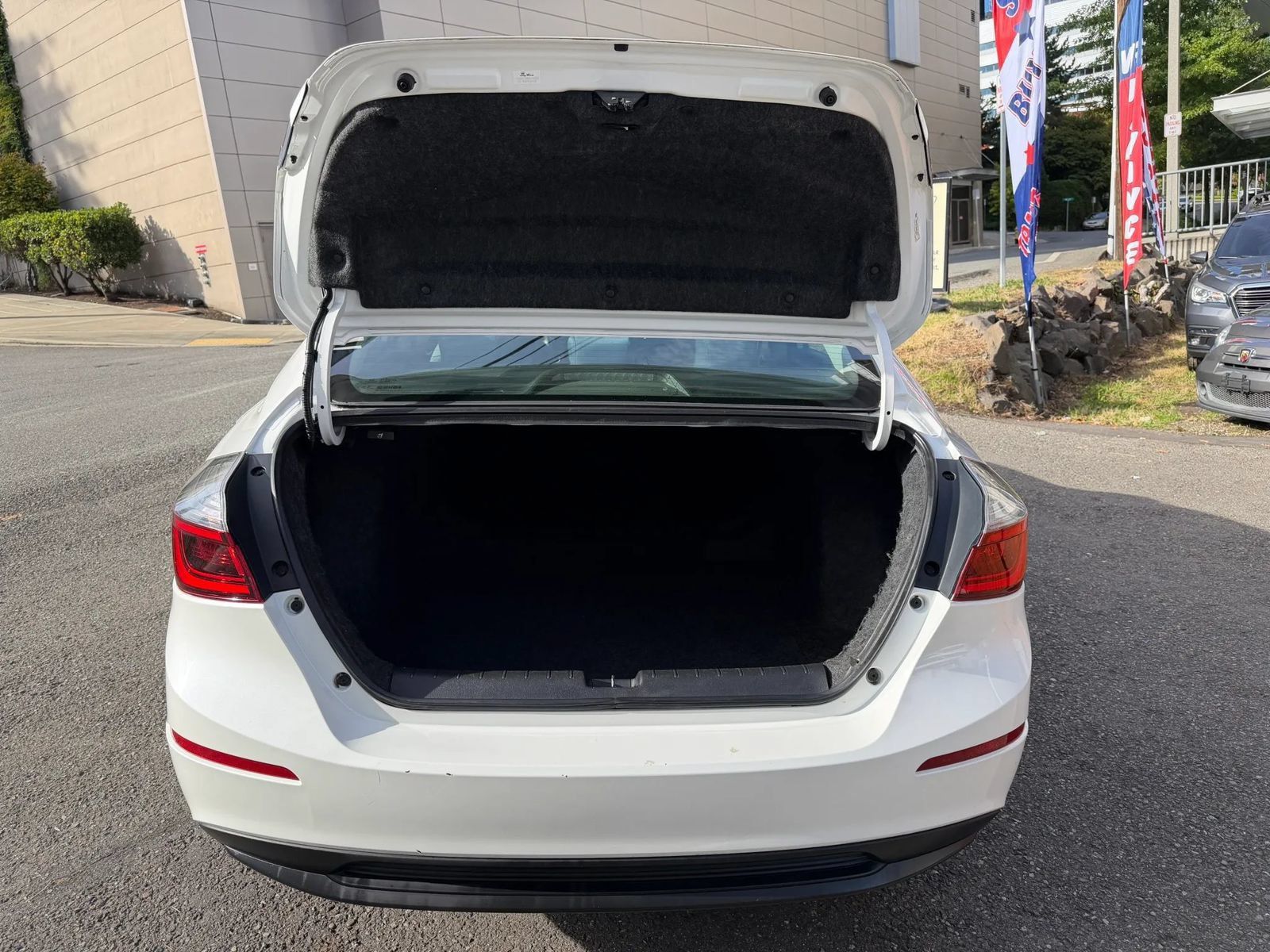 Used 2019 Honda Insight LX image 10