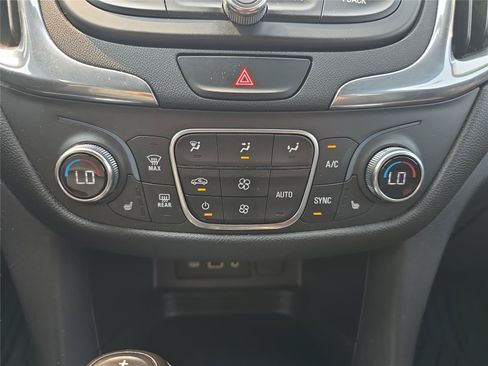 Used 2020 Chevrolet Equinox LT w/ Sport Edition AWD/4WD image 17