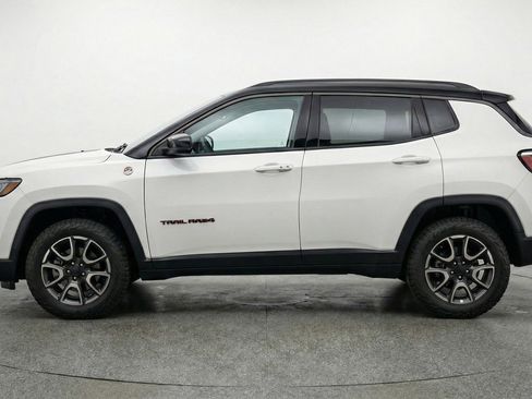 Used 2025 Jeep Compass Trailhawk image 5