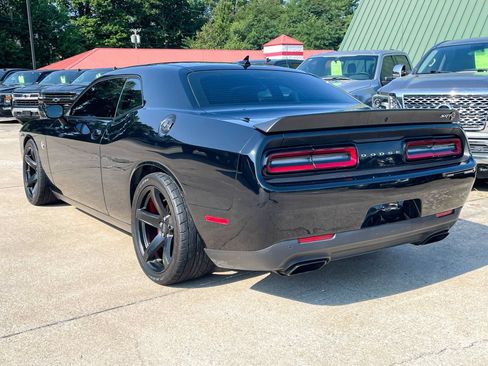 Used 2017 Dodge Challenger SRT Hellcat RWD image 5