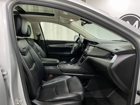 Used 2017 Cadillac XT5 Luxury image 31