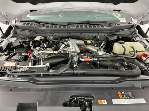 Certified 2025 Ford F350 Platinum w/ Tremor Off-Road Package AWD/4WD image 35
