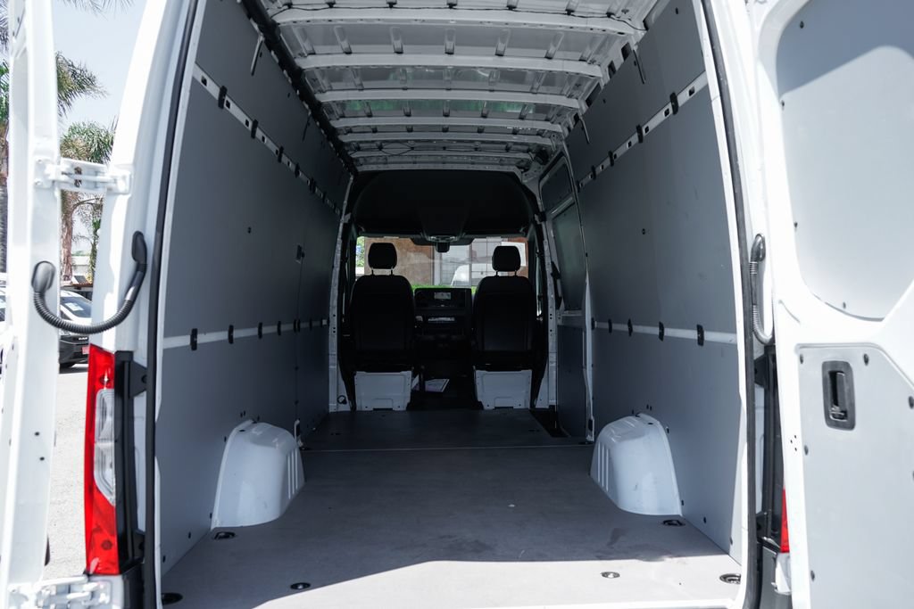 Used 2024 Mercedes-Benz Sprinter 2500 w/ Acoustic Package image 8