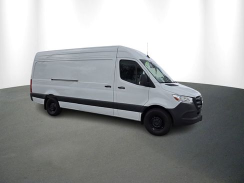 Used 2025 Mercedes-Benz Sprinter 2500 image 2
