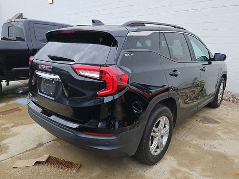 Used 2023 GMC Terrain SLE w/ Driver Convenience Package FWD image 7