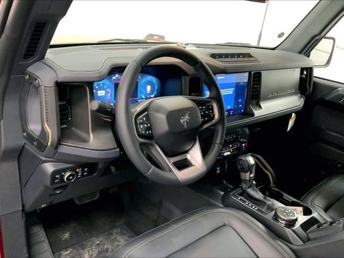 New 2025 Ford Bronco Badlands image 8