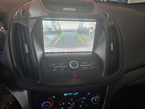 Used 2017 Ford Escape SE w/ Equipment Group 201A FWD image 21