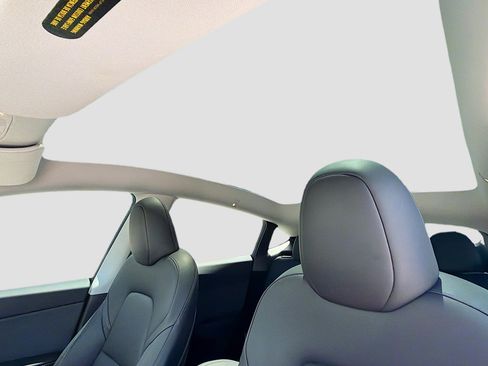 Used 2025 Tesla Model Y Long Range AWD/4WD image 27