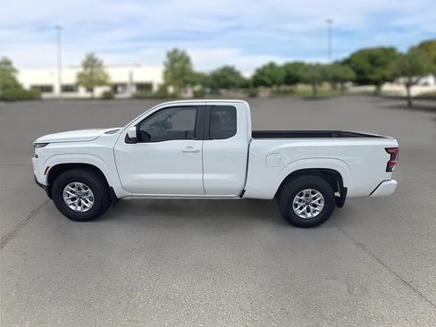 Used 2024 Nissan Frontier SV w/ Technology Package RWD image 4