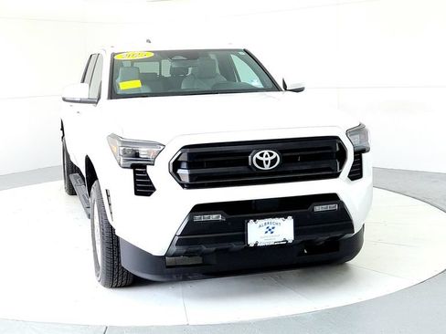 Used 2025 Toyota Tacoma SR5 AWD/4WD image 8