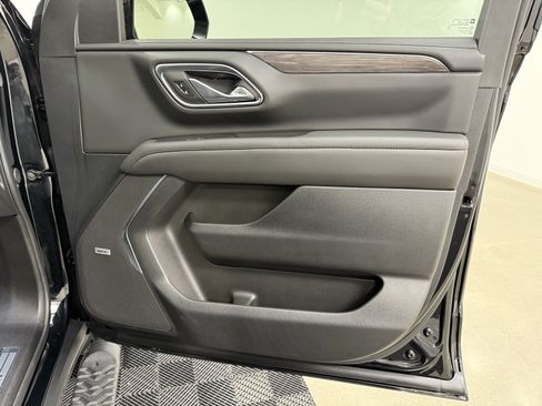 Used 2024 Chevrolet Suburban Z71 w/ Luxury Package image 35
