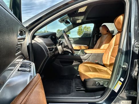 Used 2019 Cadillac XT4 Premium Luxury image 2