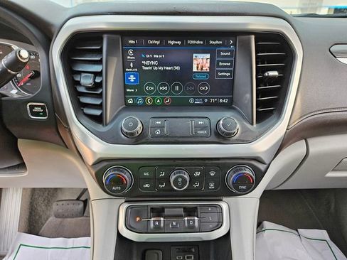 Used 2023 GMC Acadia SLT image 20