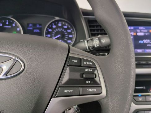 Used 2017 Hyundai Elantra SE image 27