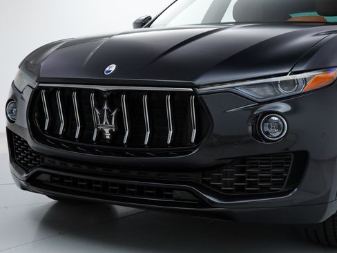 Certified 2023 Maserati Levante GT AWD/4WD image 9