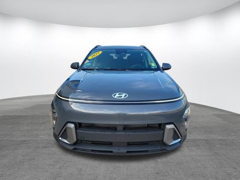 Used 2025 Hyundai Kona SEL FWD image 2